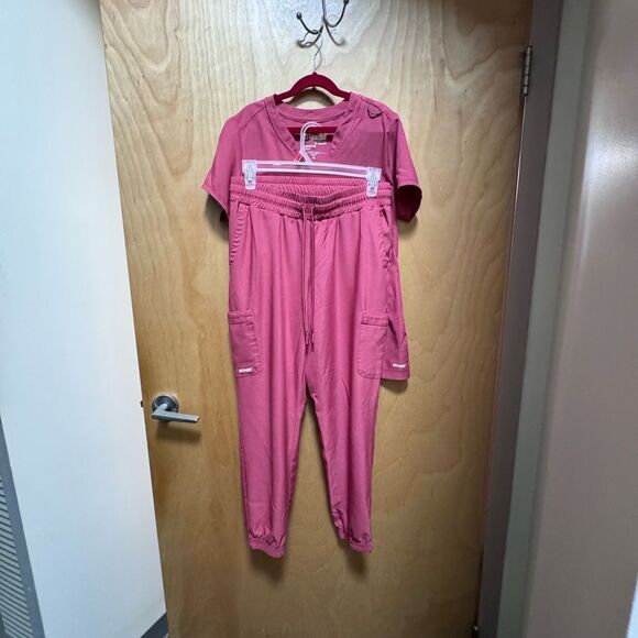 GREY'S ANATOMY PROFESSIONAL WEAR BY BARCO •EVOLVE - Picture 1 of 8